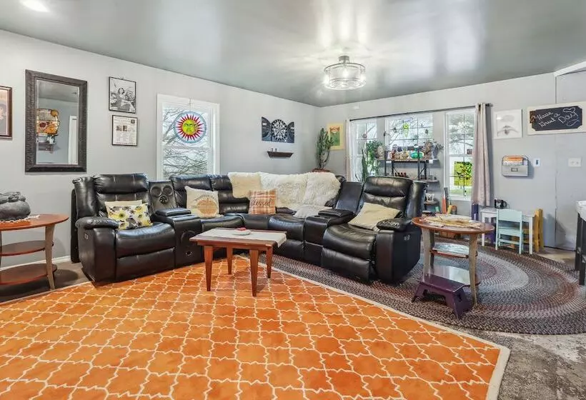 Charming Union Home W/ Backyard, Fire Pit!