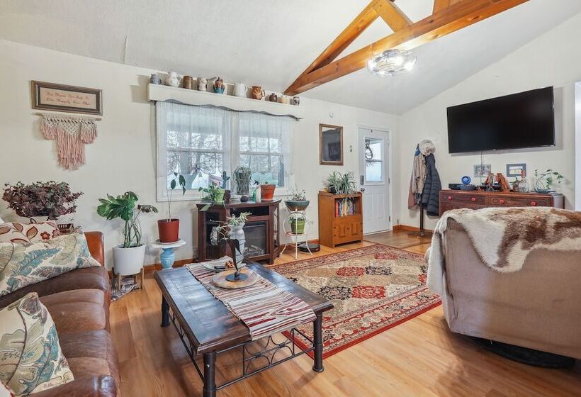 Charming Union Home W/ Backyard, Fire Pit!