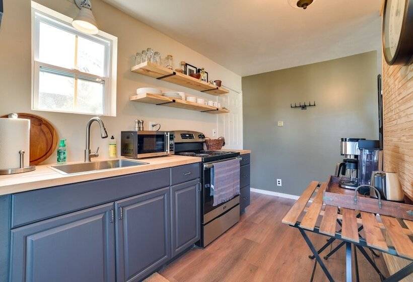 Chic Harrison Home: Walk To Wilson State Park!