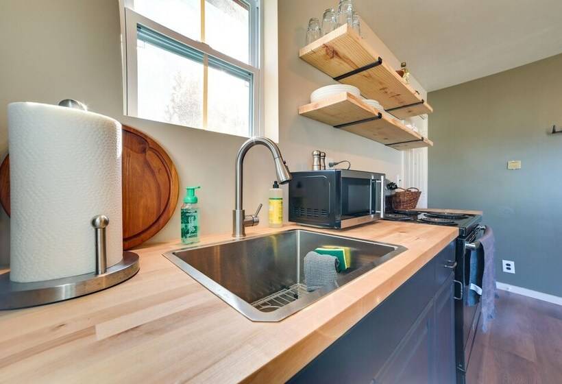 Chic Harrison Home: Walk To Wilson State Park!