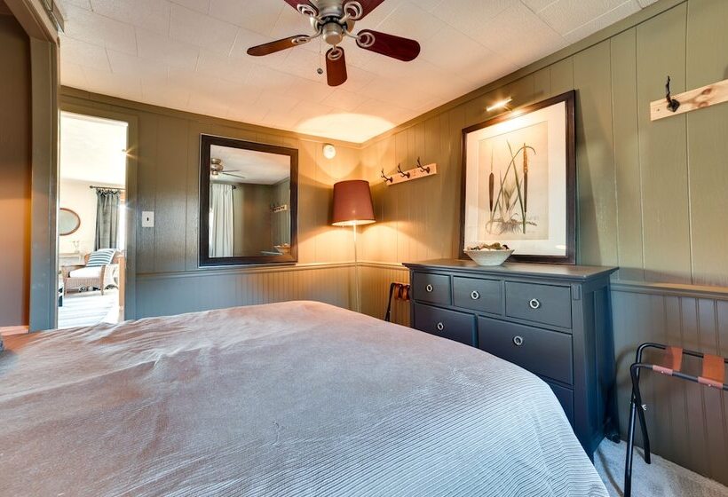 Chic Harrison Home: Walk To Wilson State Park!