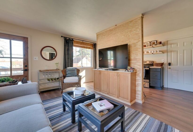 Chic Harrison Home: Walk To Wilson State Park!