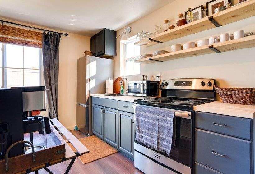 Chic Harrison Home: Walk To Wilson State Park!