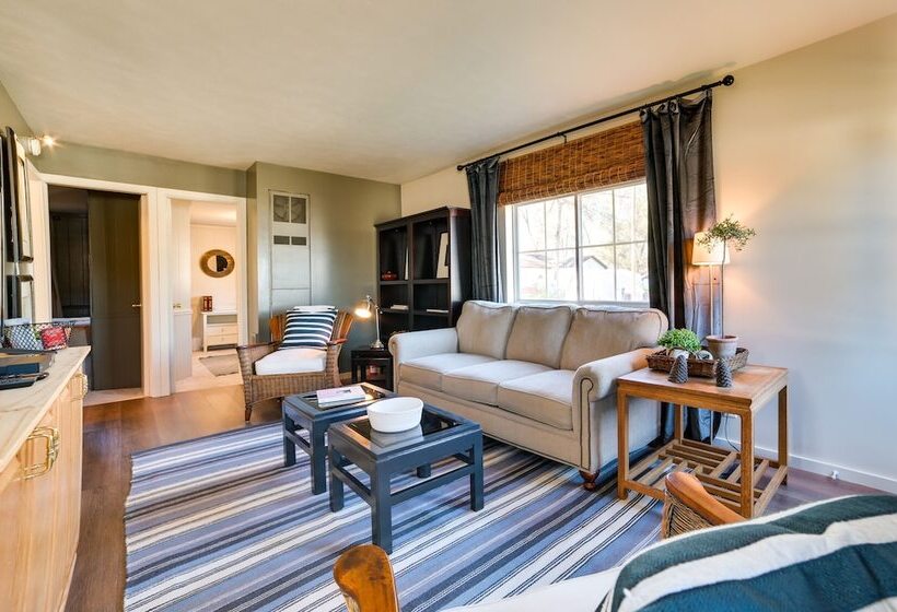 Chic Harrison Home: Walk To Wilson State Park!