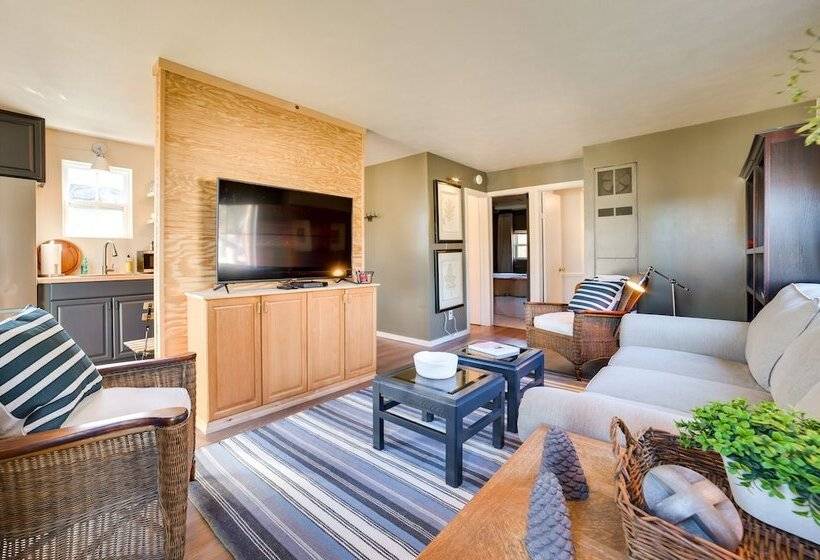 Chic Harrison Home: Walk To Wilson State Park!