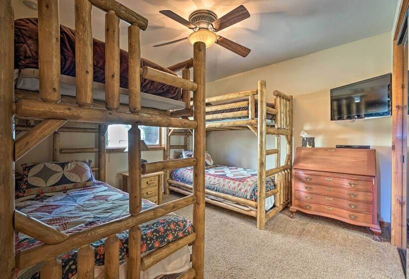 4 Mi To Snow Summit: Cabin W/ Mtn Views & Decks