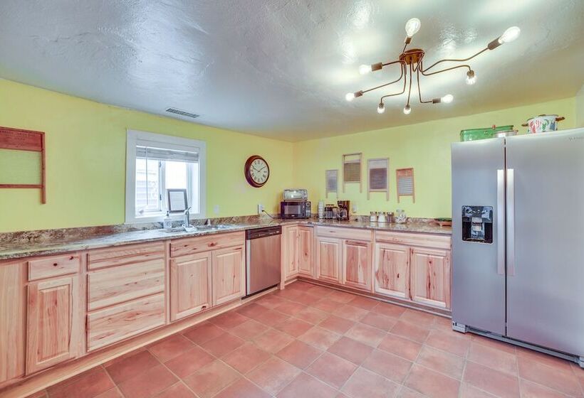 Dog Friendly Albuquerque Home W/ Patio & Yard!