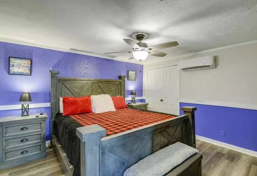 Emerald Cove Chalet  On Douglas Lake W/ Hot Tub!