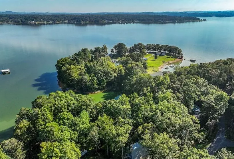 Emerald Cove Chalet  On Douglas Lake W/ Hot Tub!