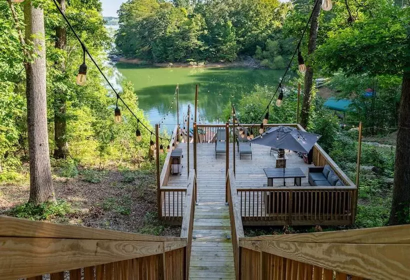 Emerald Cove Chalet  On Douglas Lake W/ Hot Tub!