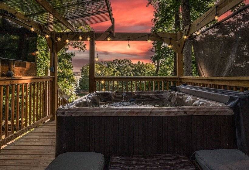 Emerald Cove Chalet On Douglas Lake W/ Hot Tub!