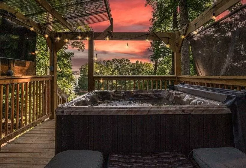 Emerald Cove Chalet  On Douglas Lake W/ Hot Tub!