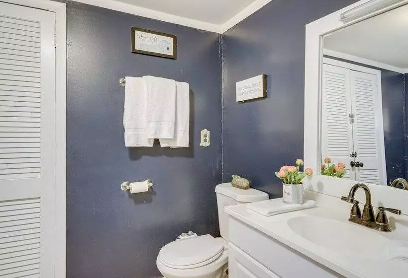 Emerald Cove Chalet  On Douglas Lake W/ Hot Tub!