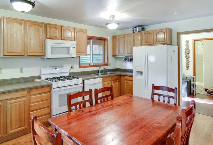 Forested Coffman Cove Cabin W/ Wood Burning Stove!