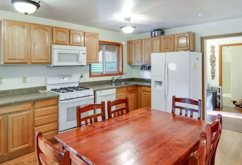 Forested Coffman Cove Cabin W/ Wood Burning Stove!