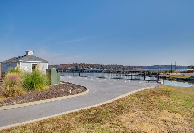 Lake Access & Boat Slip: Greenwood Cottage!