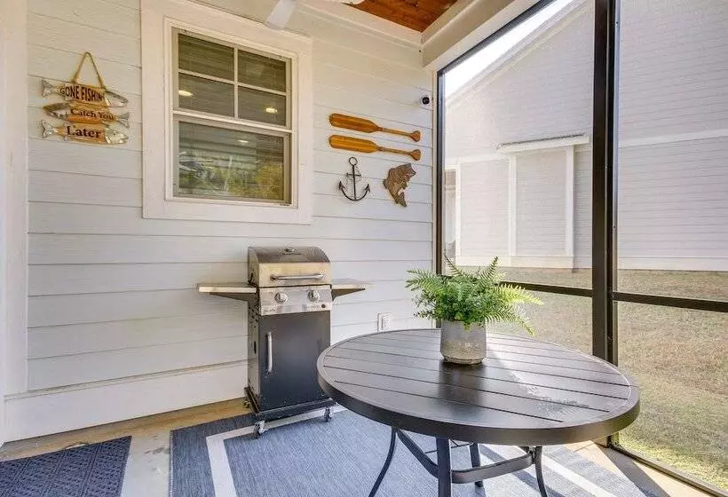 Lake Access & Boat Slip: Greenwood Cottage!