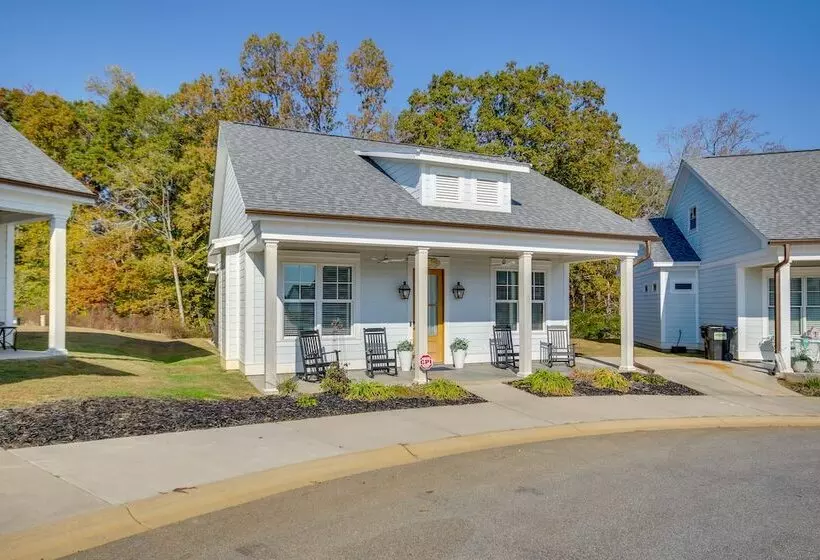 Lake Access & Boat Slip: Greenwood Cottage!