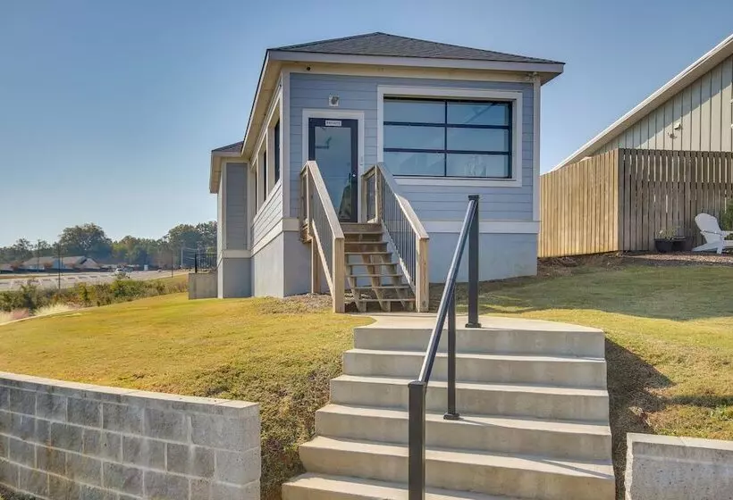 Lake Access & Boat Slip: Greenwood Cottage!