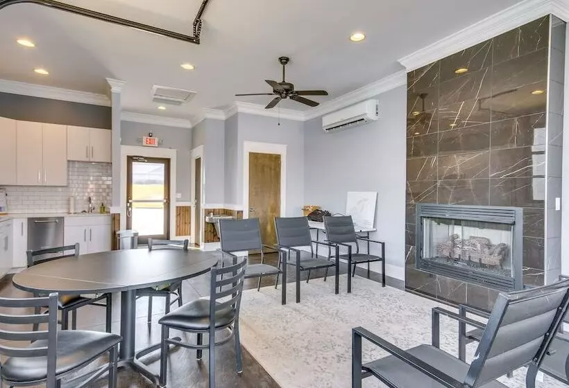 Lake Access & Boat Slip: Greenwood Cottage!