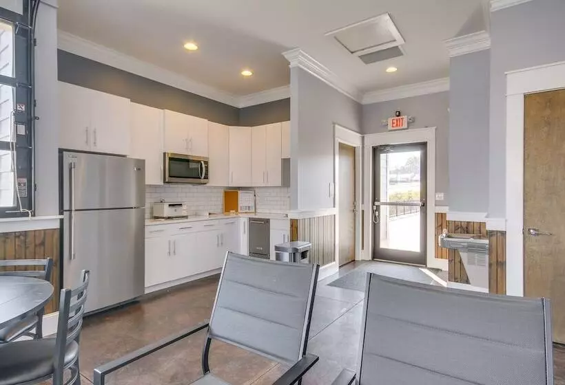 Lake Access & Boat Slip: Greenwood Cottage!