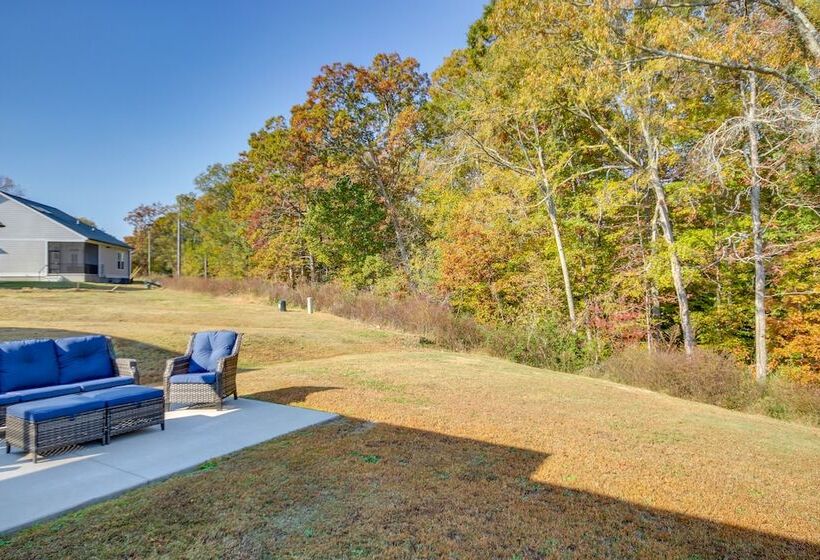 Lake Access & Boat Slip: Greenwood Cottage!