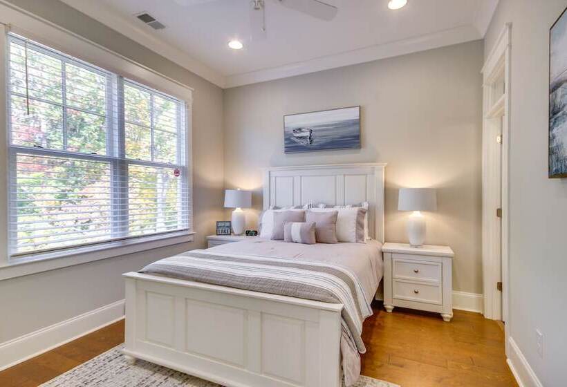 Lake Access & Boat Slip: Greenwood Cottage!