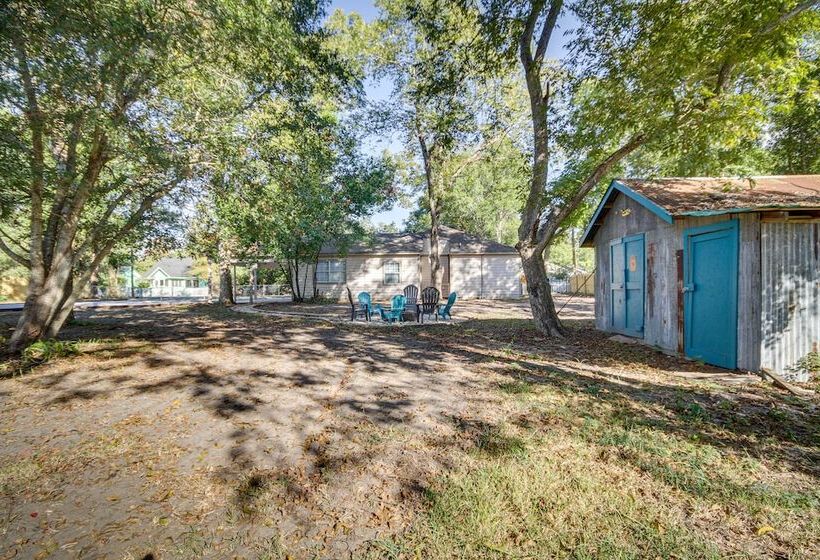 Gulfport Home W/ Fire Pit: Rv/trailer Parking