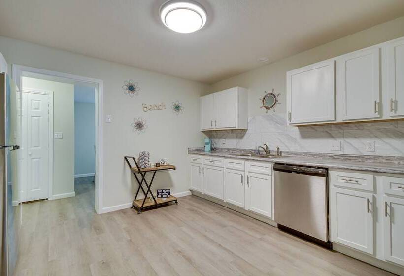 Gulfport Home W/ Fire Pit: Rv/trailer Parking