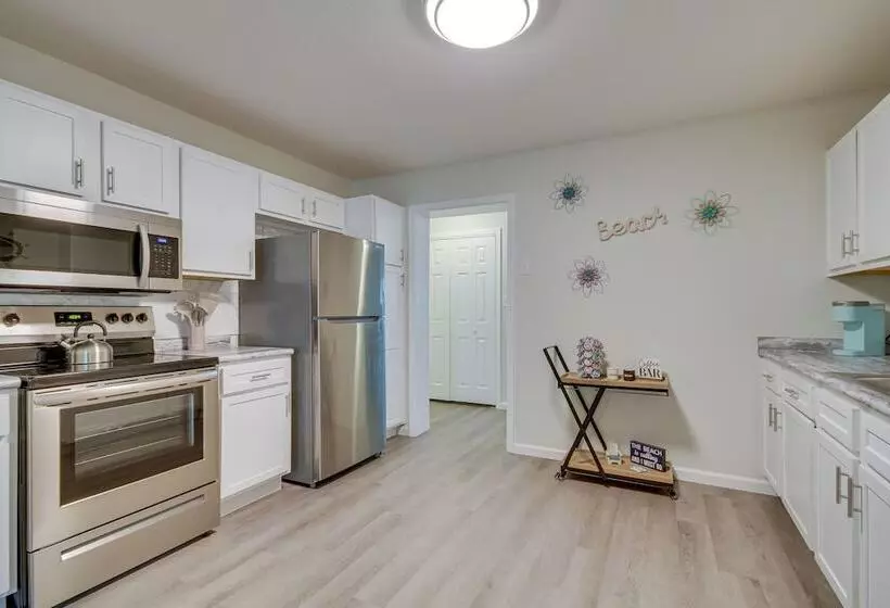 Gulfport Home W/ Fire Pit: Rv/trailer Parking