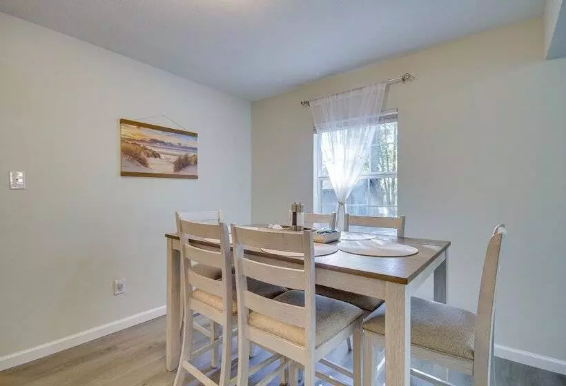 Gulfport Home W/ Fire Pit: Rv/trailer Parking