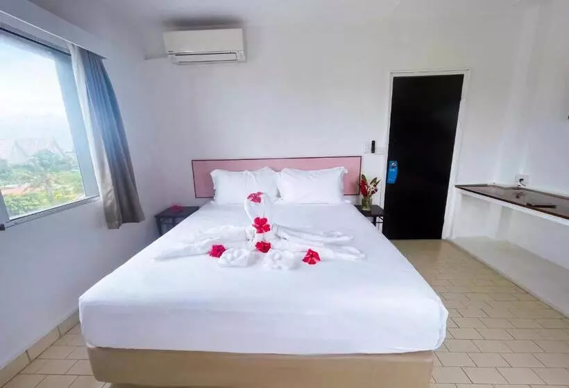 هتل Coconut Palms Resort & Diamond Casino