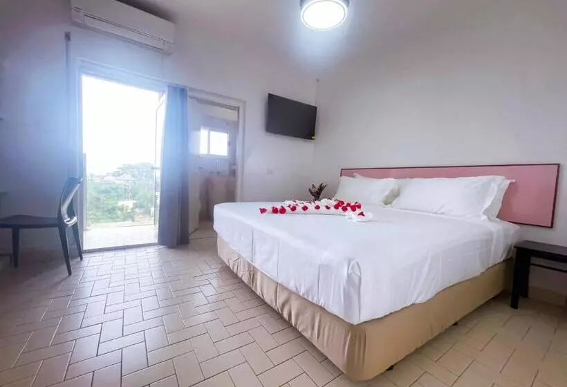 هتل Coconut Palms Resort & Diamond Casino