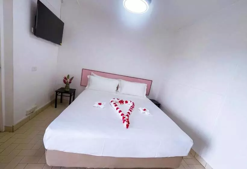 هتل Coconut Palms Resort & Diamond Casino