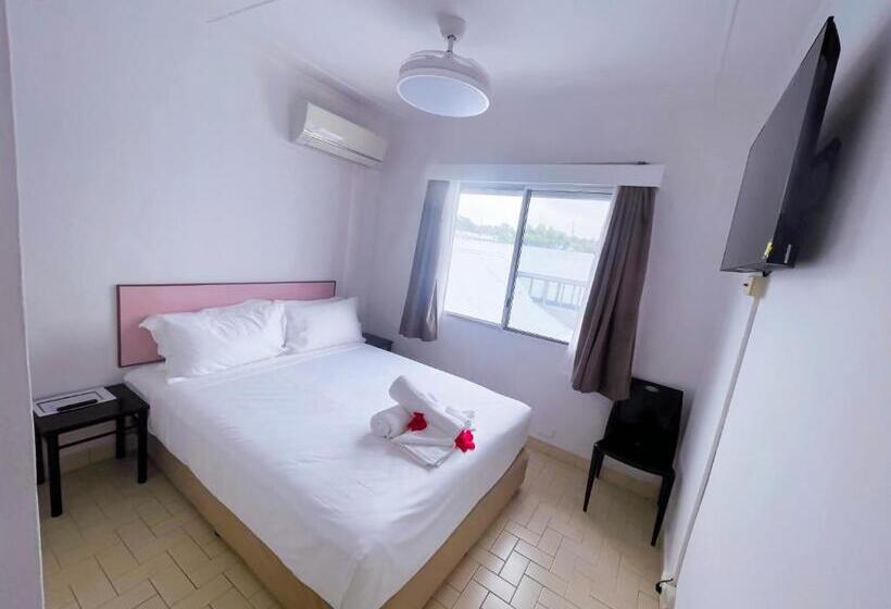 هتل Coconut Palms Resort & Diamond Casino