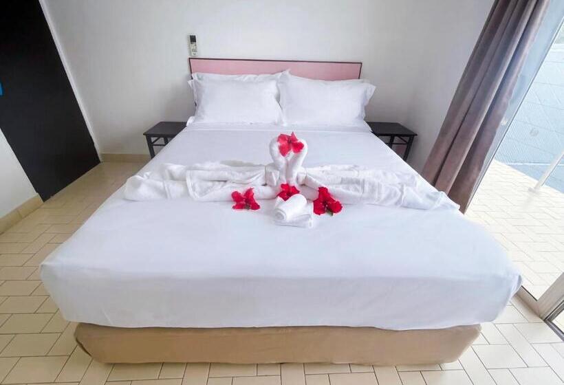 هتل Coconut Palms Resort & Diamond Casino