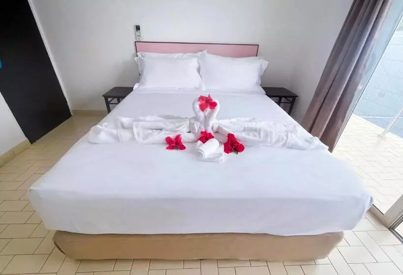 هتل Coconut Palms Resort & Diamond Casino