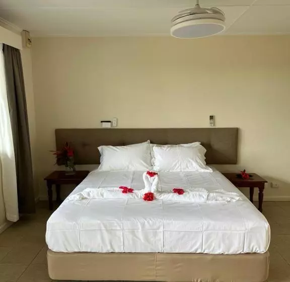 هتل Coconut Palms Resort & Diamond Casino