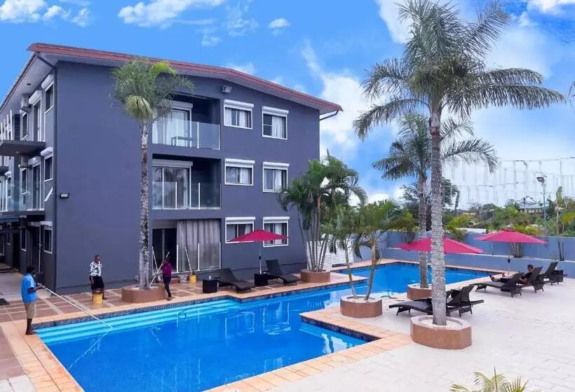 هتل Coconut Palms Resort & Diamond Casino