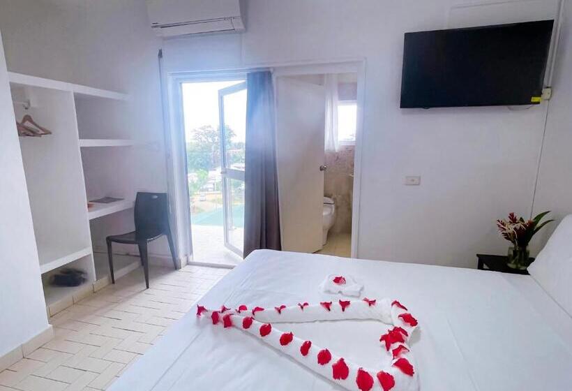 هتل Coconut Palms Resort & Diamond Casino