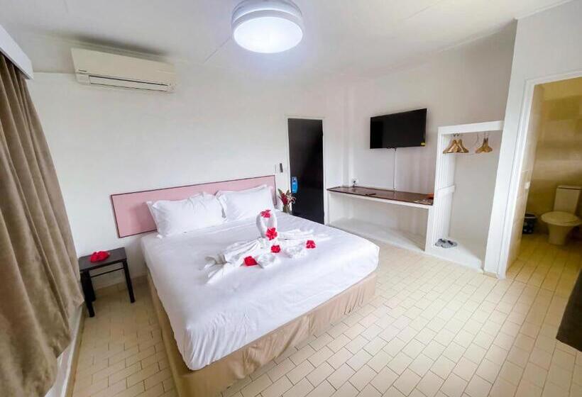 هتل Coconut Palms Resort & Diamond Casino