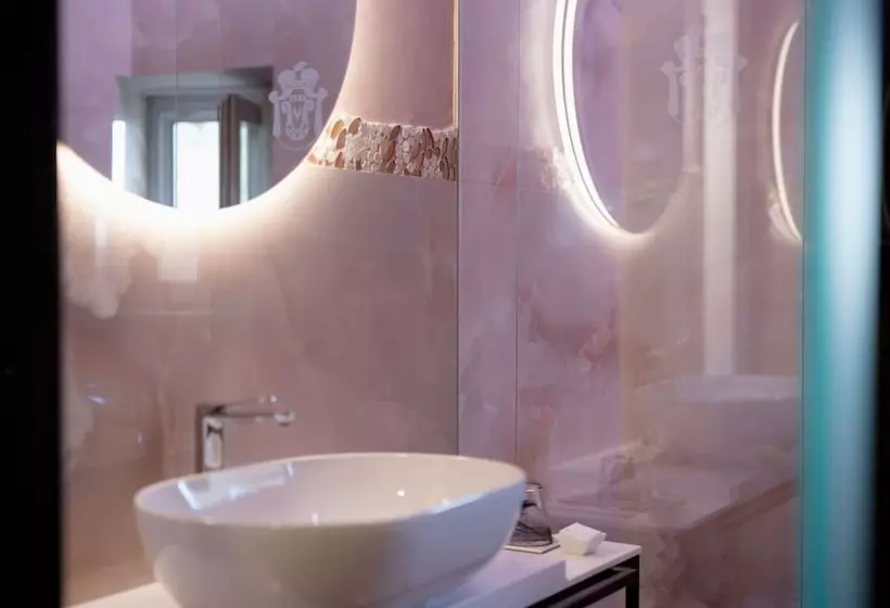 هتل Lo Stemma Luxury Boutique