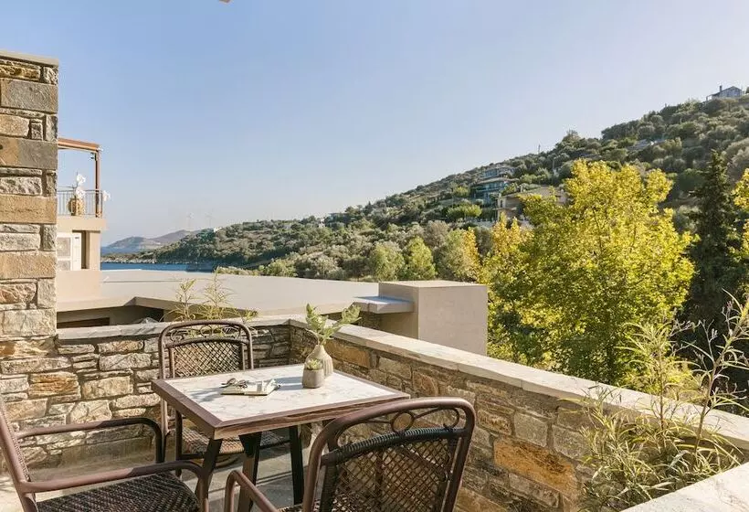 Hotelli Paramithenio Village Beach Resort & Spa