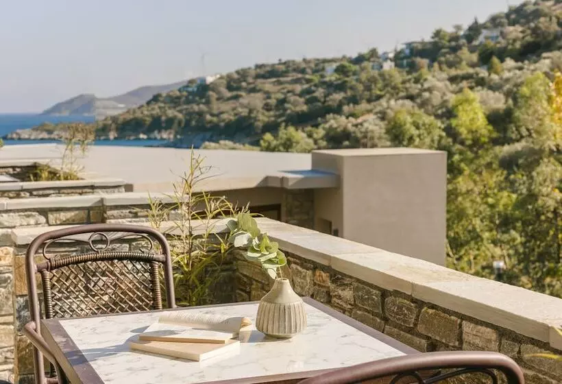 Hotelli Paramithenio Village Beach Resort & Spa