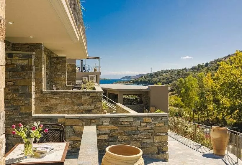 Hotelli Paramithenio Village Beach Resort & Spa