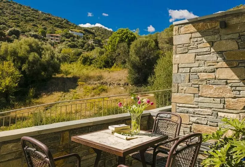 Hotelli Paramithenio Village Beach Resort & Spa