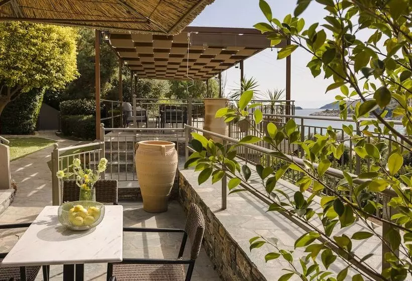 Hotelli Paramithenio Village Beach Resort & Spa