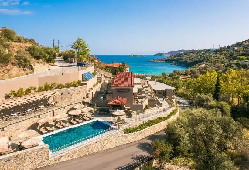 Hotelli Paramithenio Village Beach Resort & Spa