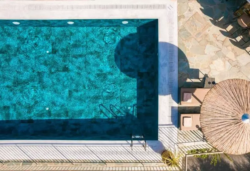 Hotelli Paramithenio Village Beach Resort & Spa