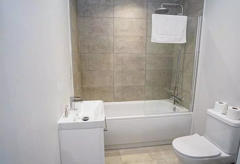 هتل Penthouses In Slough